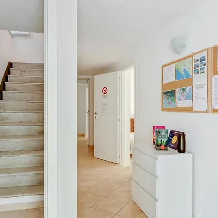 Guesthost - Migliarina Bedrooms Apartmán