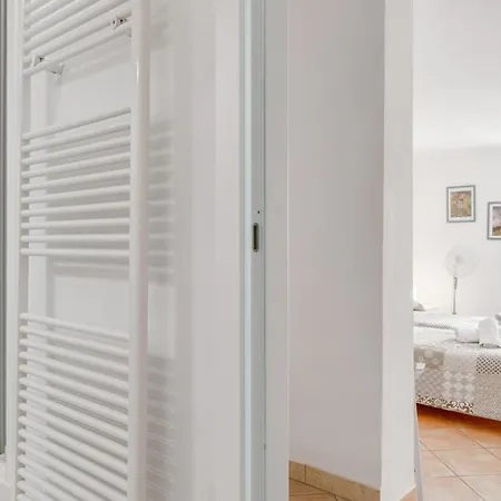 Guesthost - Migliarina Bedrooms *