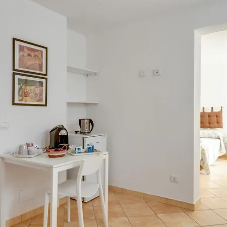 Guesthost - Migliarina Bedrooms * La Spezia
