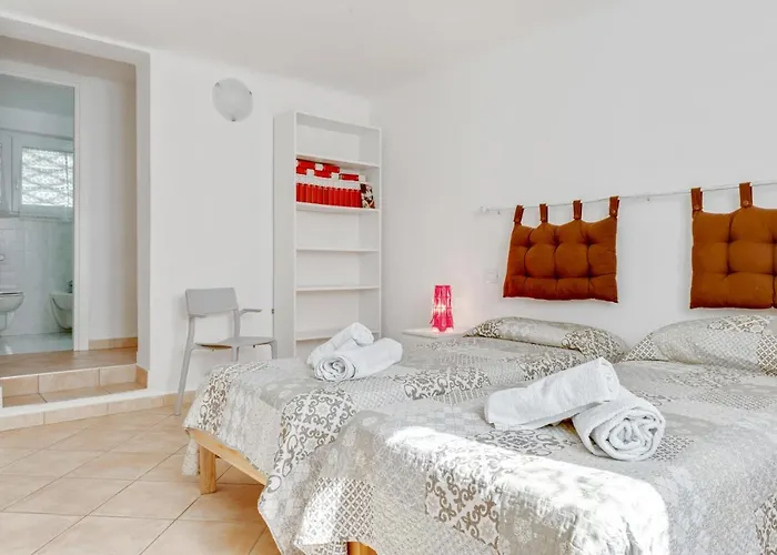 Guesthost - Migliarina Bedrooms Apartman