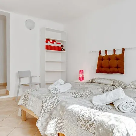 Migliarina Bedrooms דירה