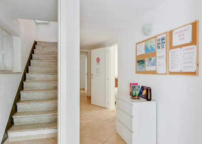 Guesthost - Migliarina Bedrooms Apartmán